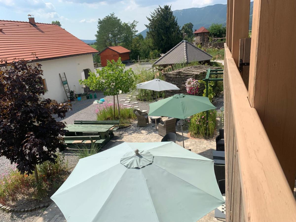 Lipizzaner Lodge Guest House Postojna Exterior foto