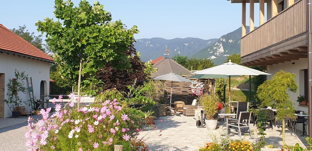 Lipizzaner Lodge Guest House Postojna Exterior foto
