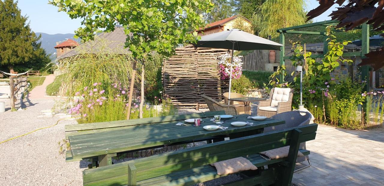 Lipizzaner Lodge Guest House Postojna Exterior foto