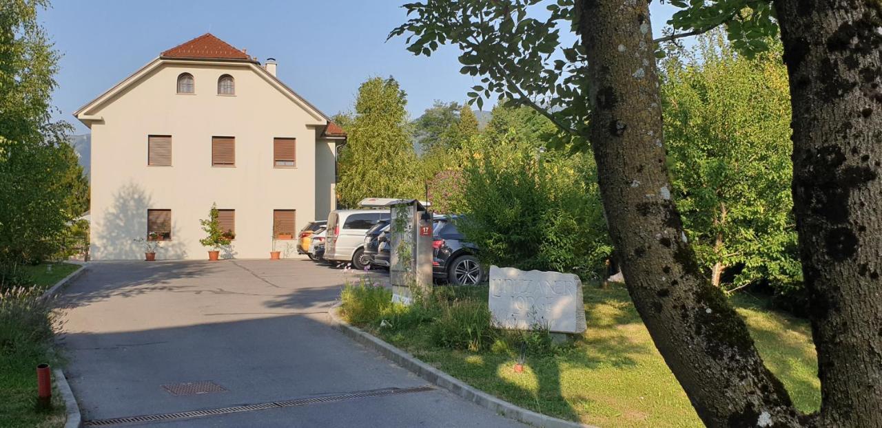 Lipizzaner Lodge Guest House Postojna Exterior foto