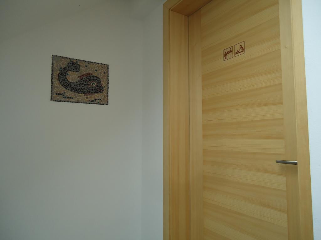Lipizzaner Lodge Guest House Postojna Exterior foto